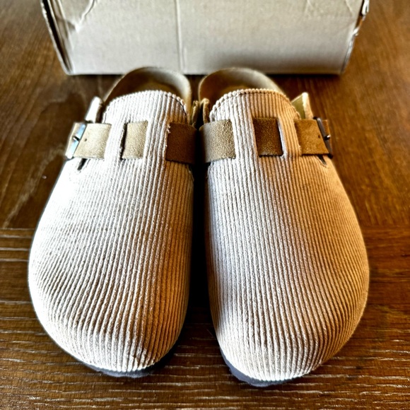 NIB Cushionaire tan corduroy buckle clogs 8M - Picture 6 of 12